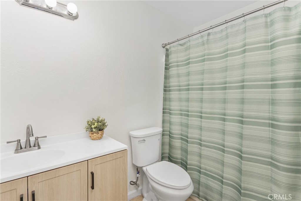 1445 W James Street Property Photo 25