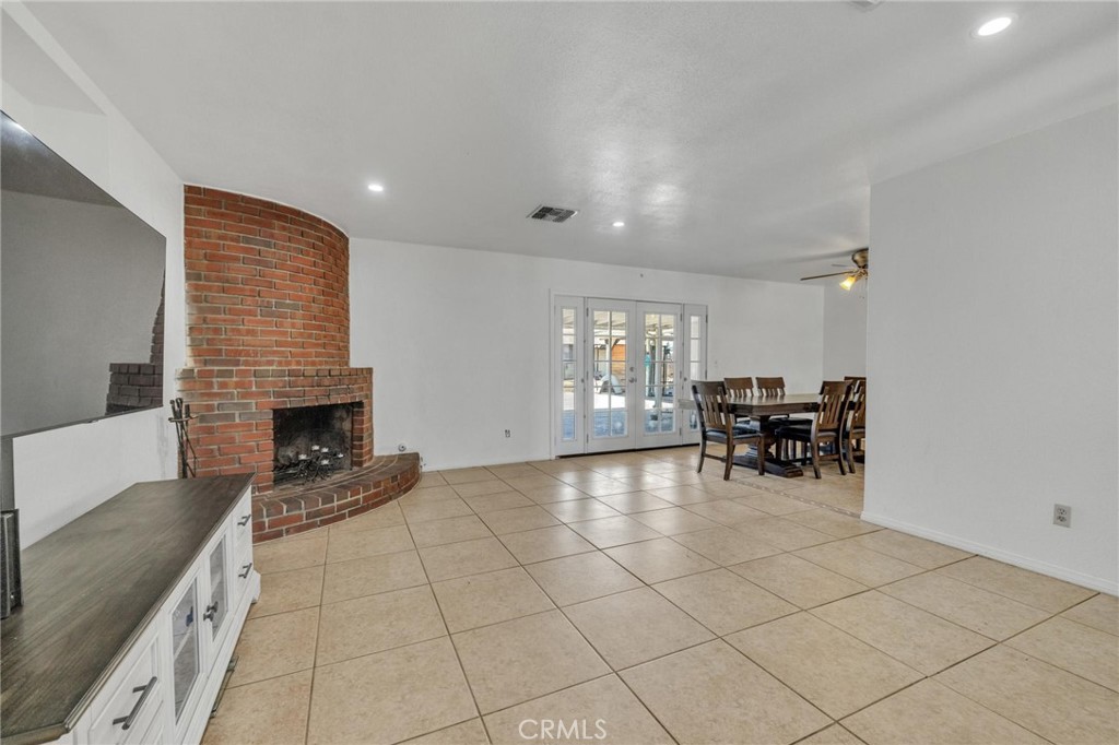 11201 58th Property Photo 6