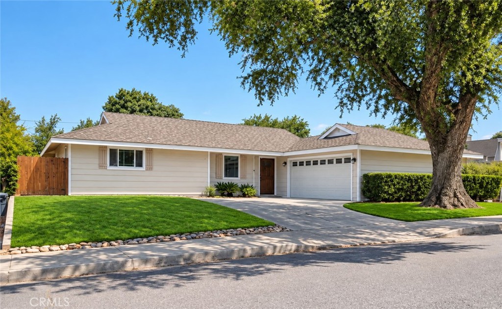 611 Iris Property Photo 1