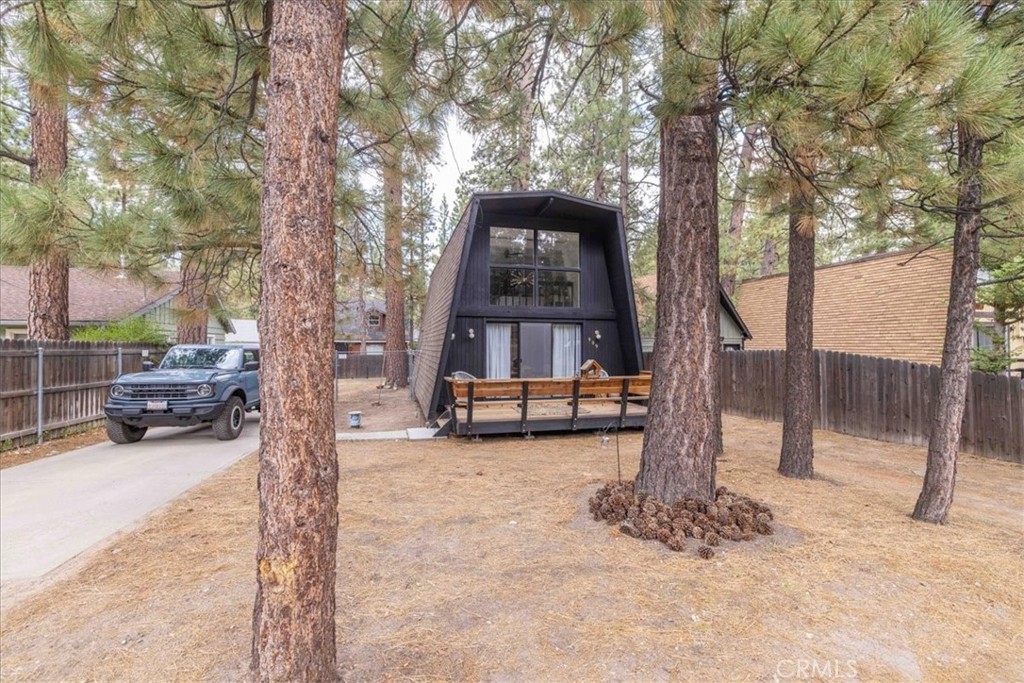909 W Rainbow Property Photo 1