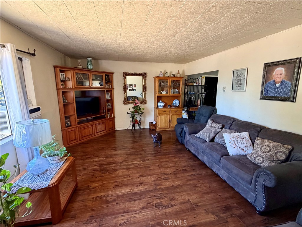 1218 Elm Property Photo 2
