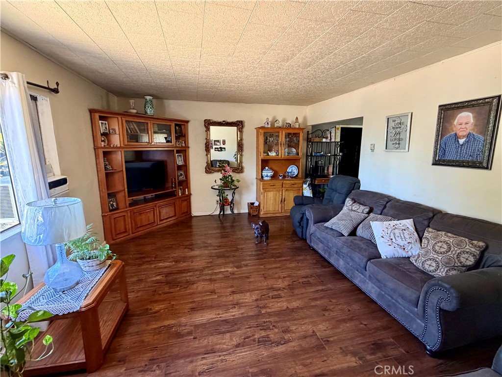 1218 Elm Property Photo 2