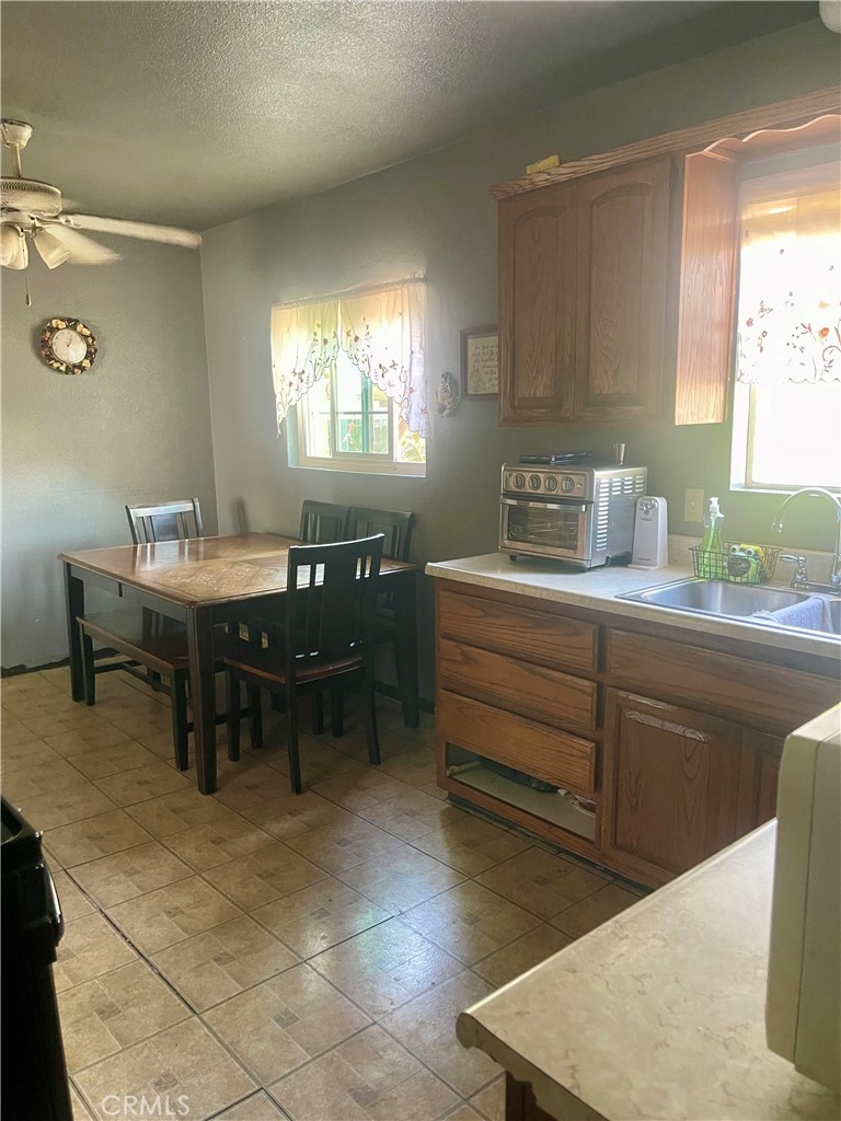 1218 Elm Property Photo 4