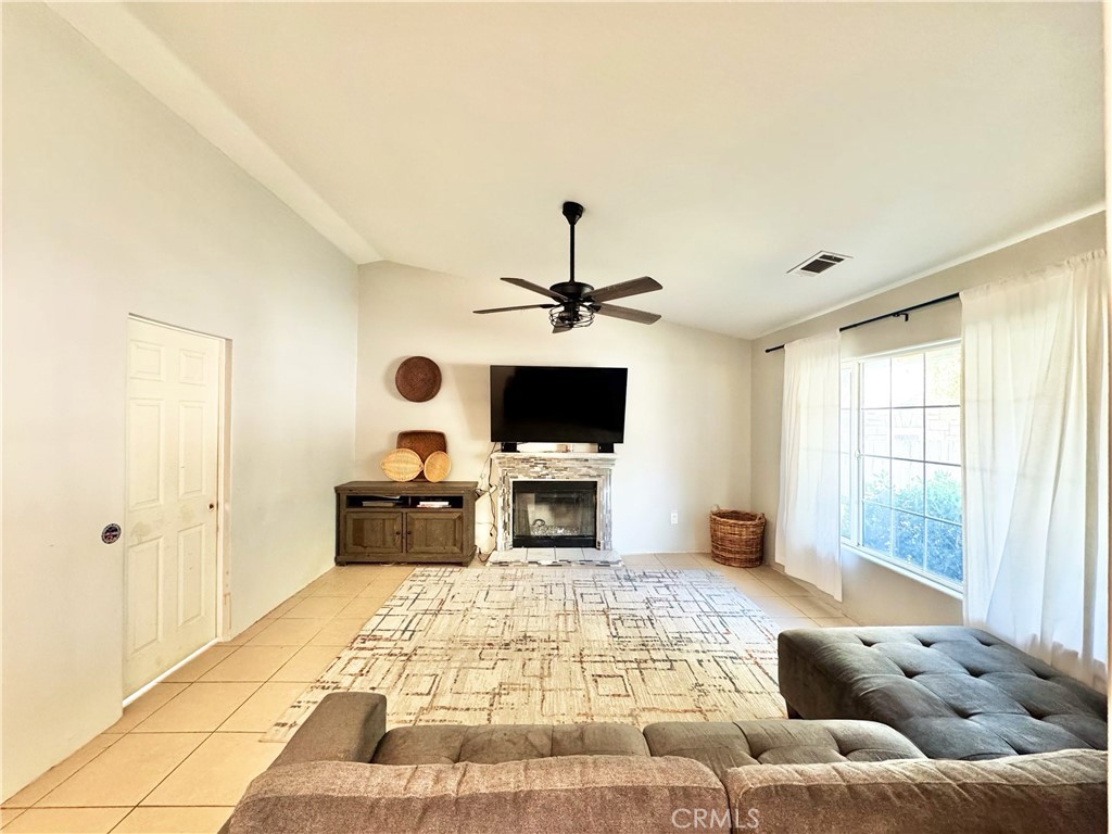 966 N Allen Property Photo 3