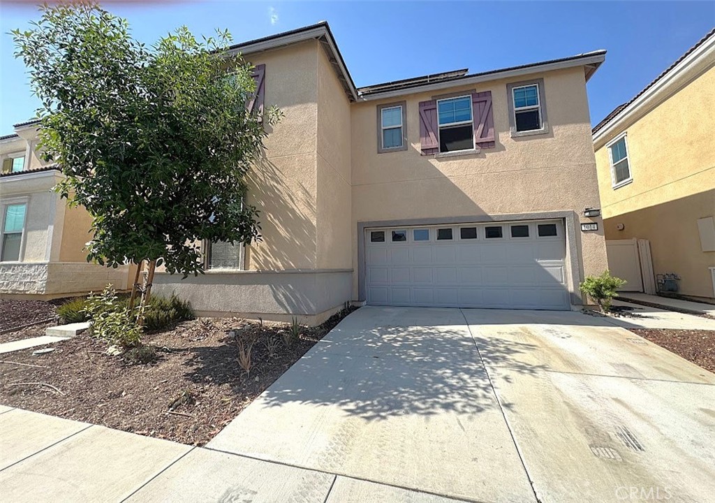 1014 W Buttercup Property Photo 1