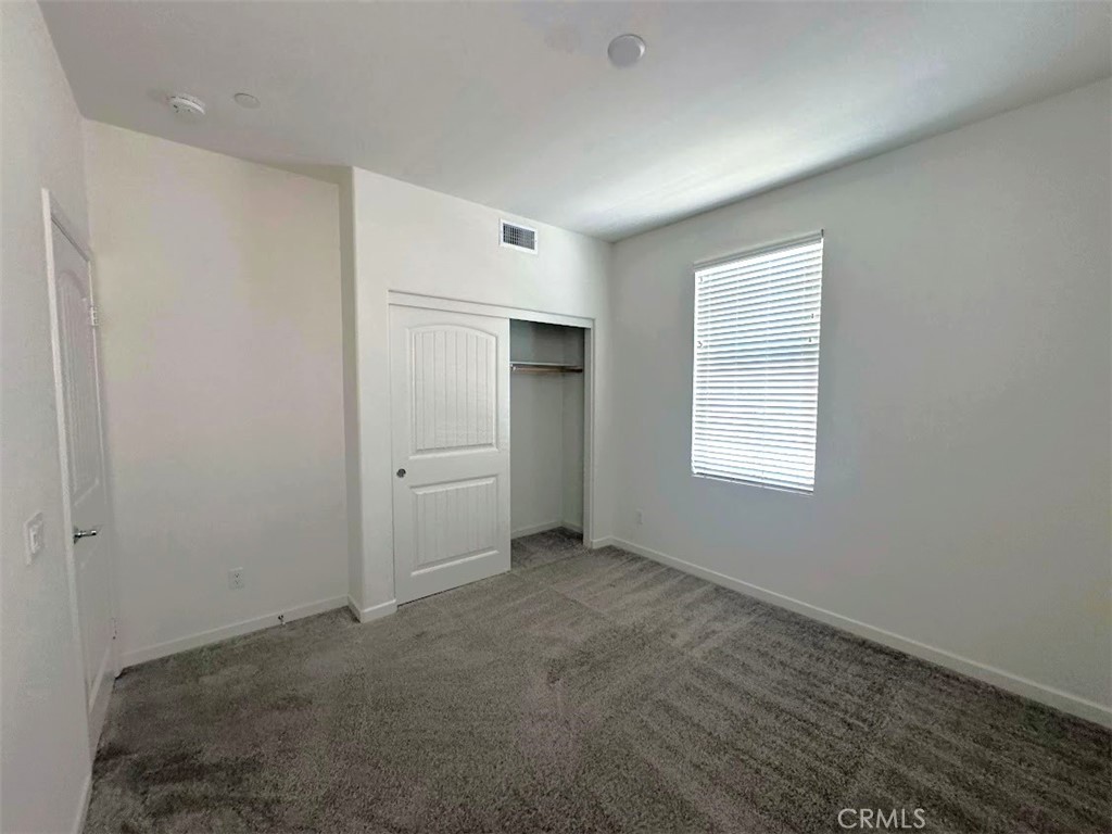 1014 W Buttercup Property Photo 10