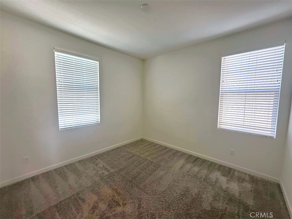1014 W Buttercup Property Photo 11