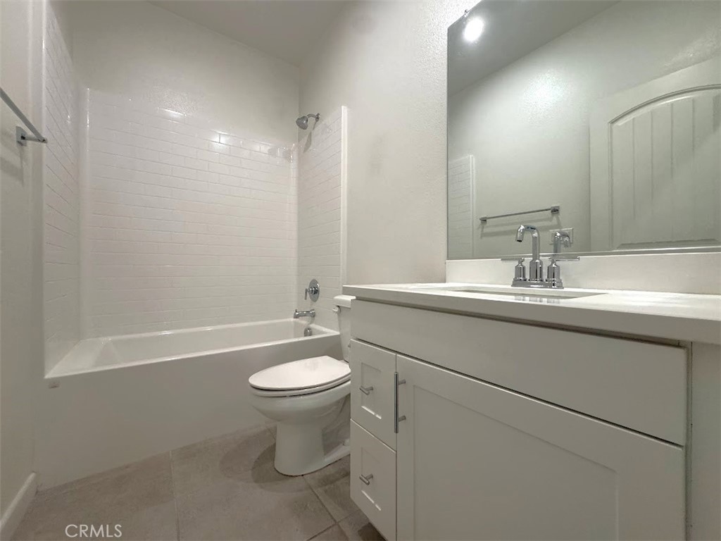 1014 W Buttercup Property Photo 12