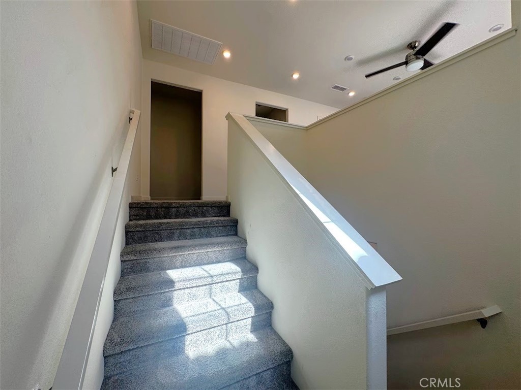 1014 W Buttercup Property Photo 13