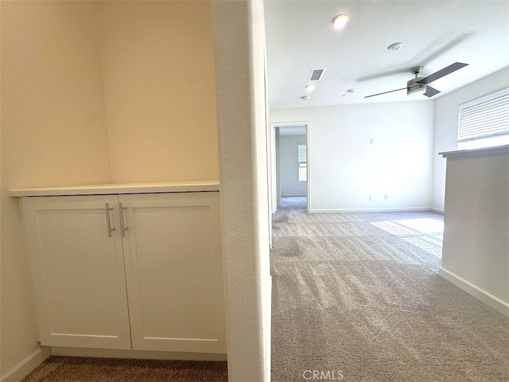 1014 W Buttercup Property Photo 14
