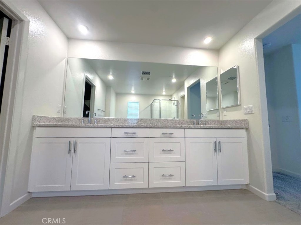 1014 W Buttercup Property Photo 17