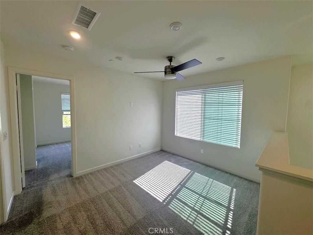 1014 W Buttercup Property Photo 23
