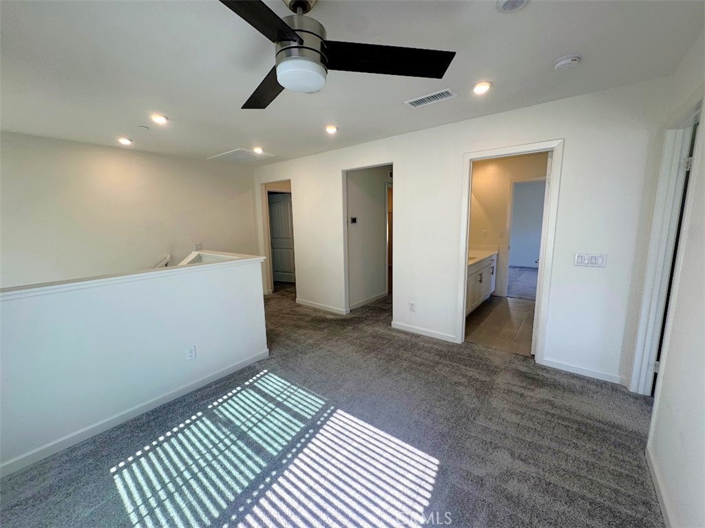1014 W Buttercup Property Photo 24