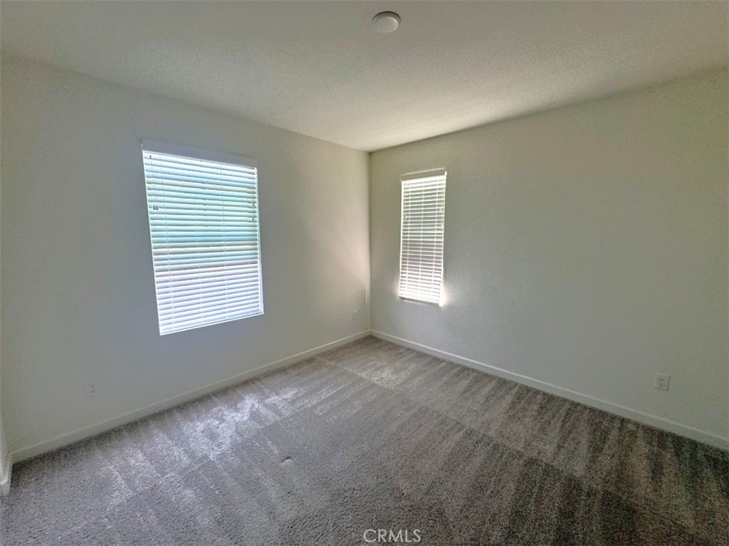 1014 W Buttercup Property Photo 32