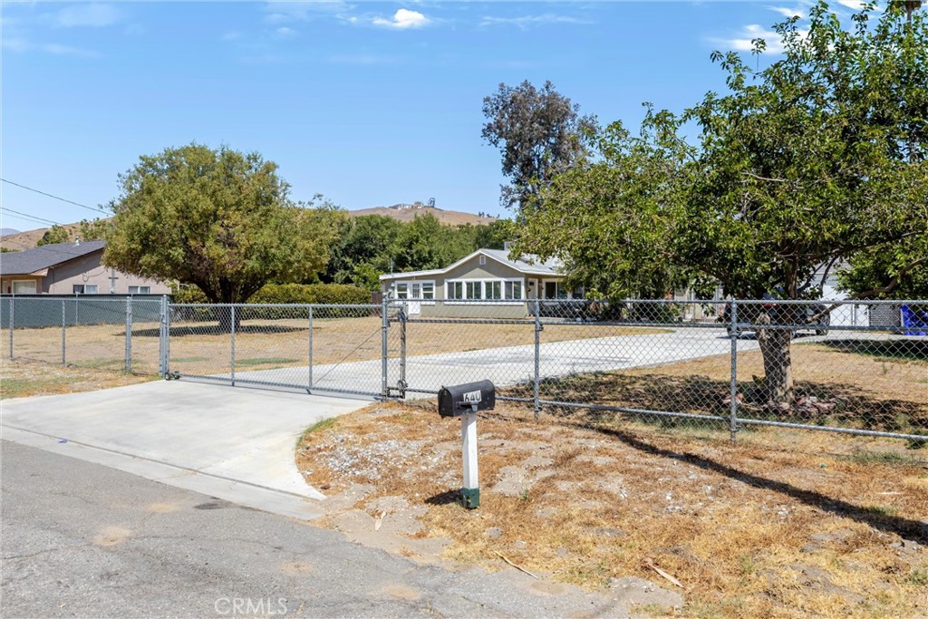 640 W 31st Street Property Photo 1