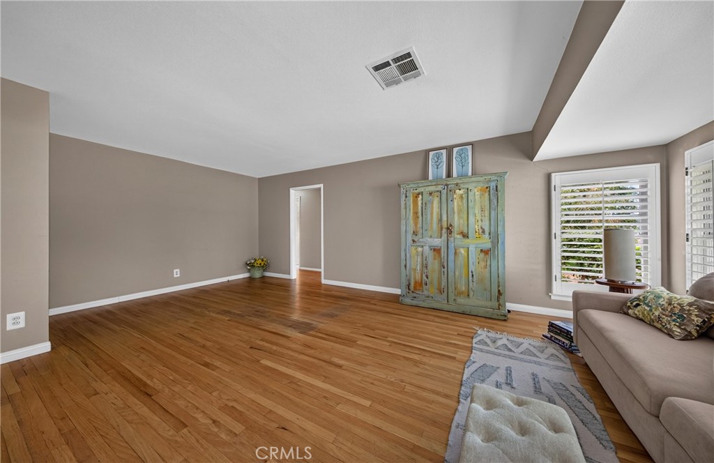 812 Serpentine Property Photo 4