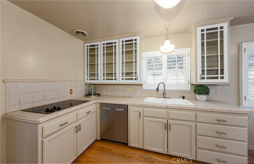 812 Serpentine Property Photo 9