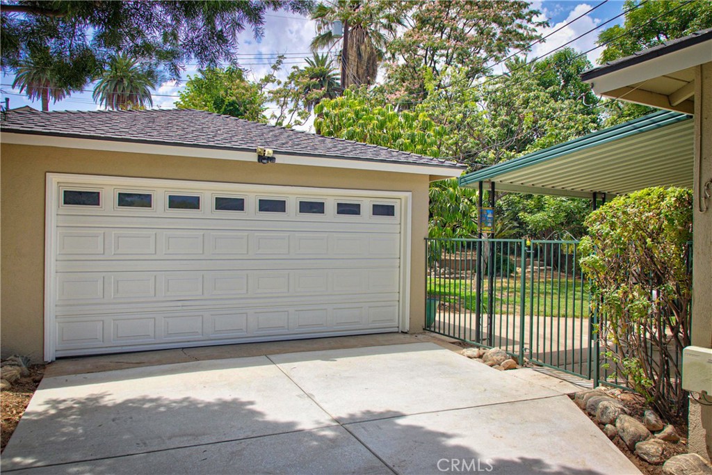 812 Serpentine Property Photo 31