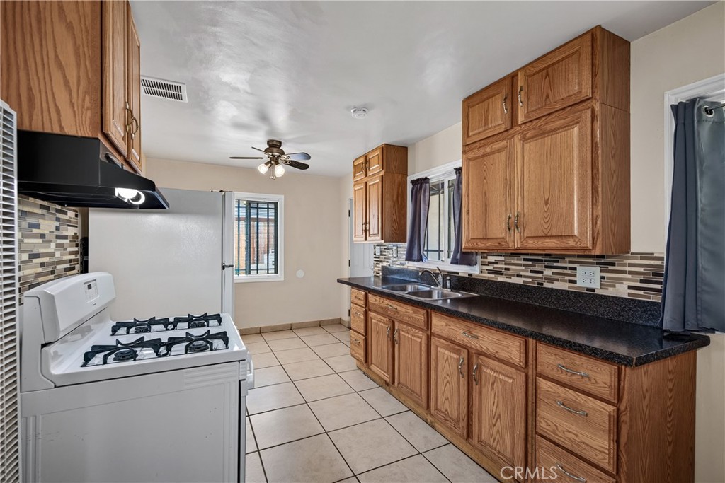 3135 W George Property Photo 7