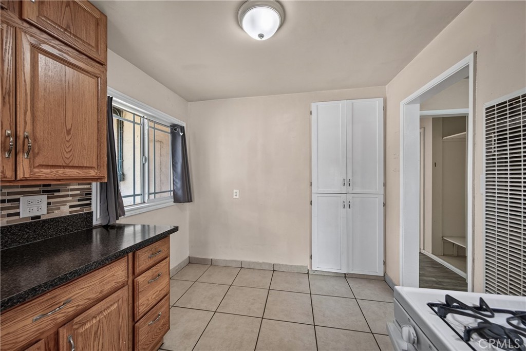 3135 W George Property Photo 10