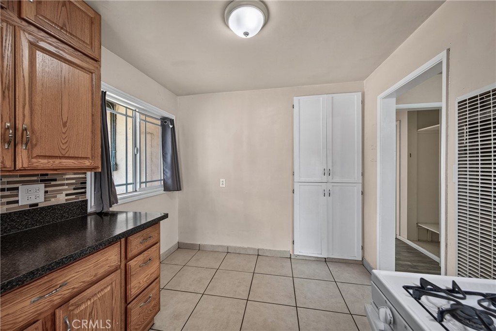 3135 W George Property Photo 10
