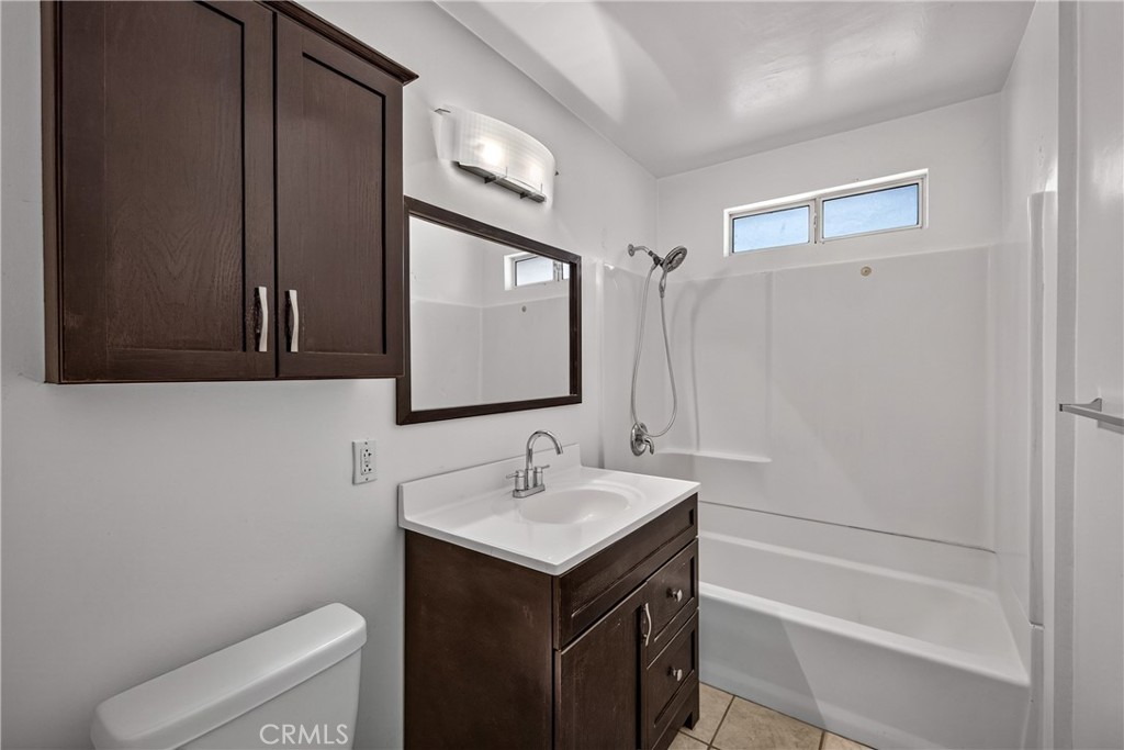 3135 W George Property Photo 12