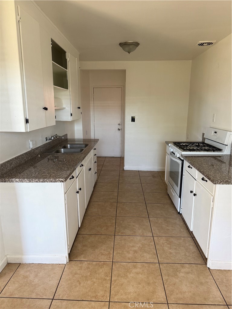 645 Euclid Property Photo 7