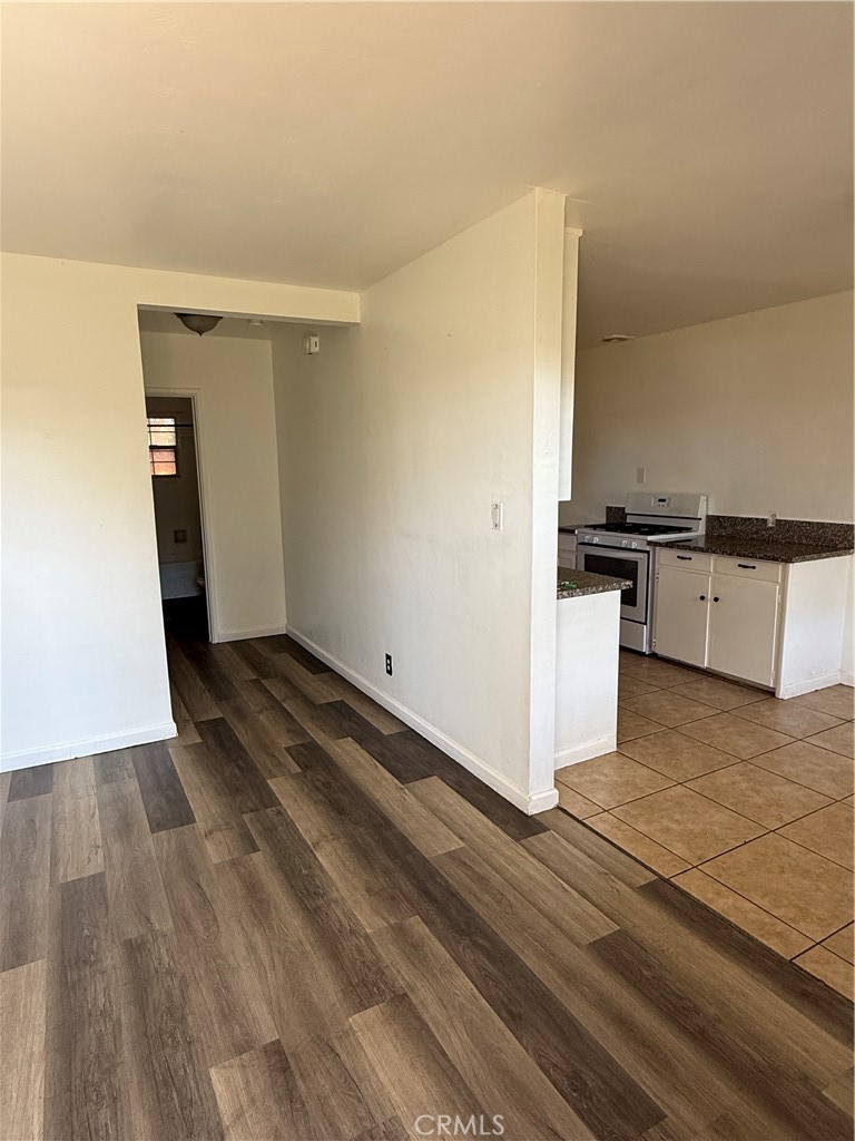 645 Euclid Property Photo 8