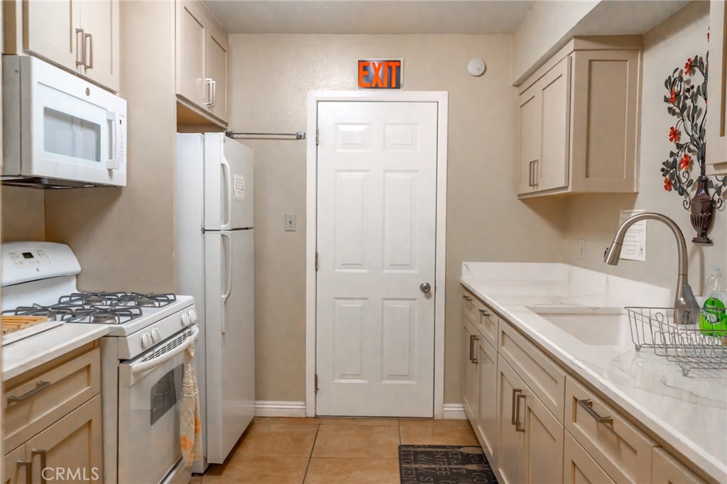 12700 2nd 8 Property Photo 23