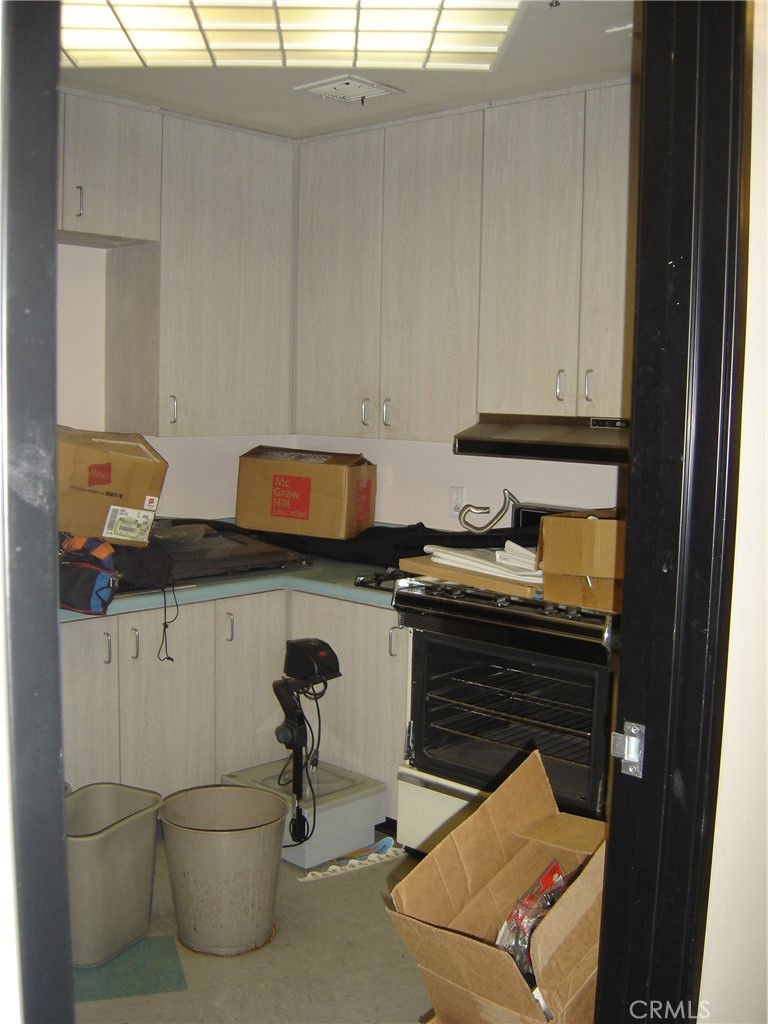 1543 W 8th Street Property Photo 18