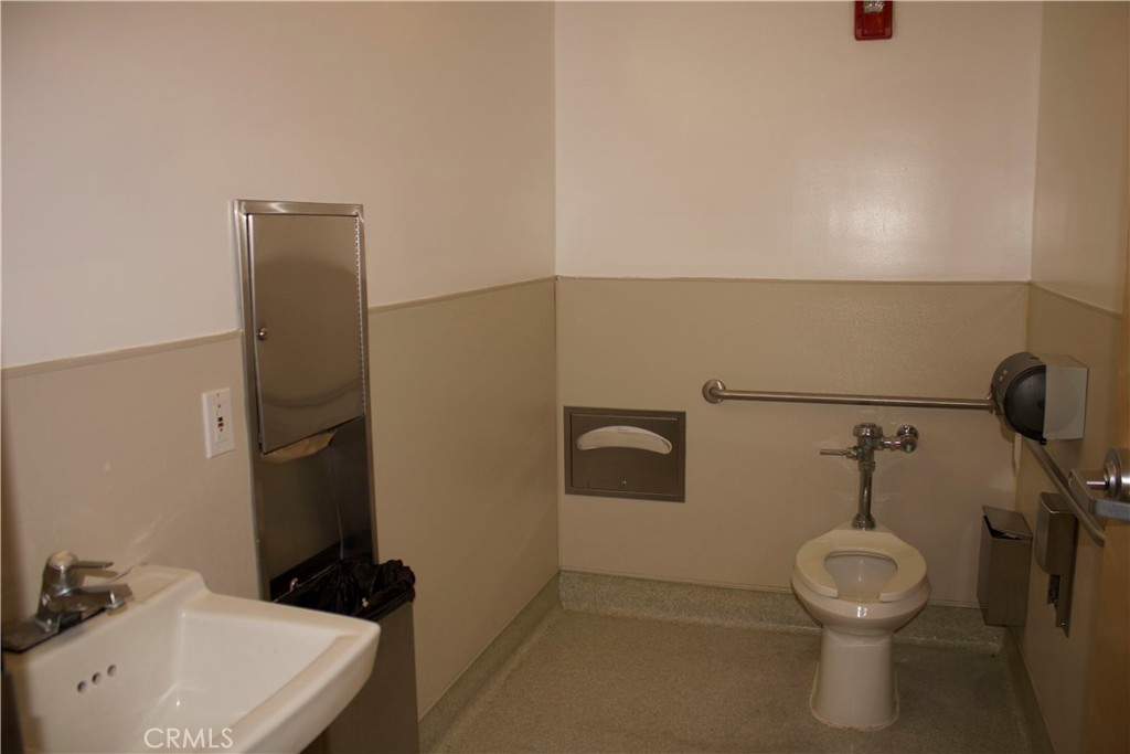 1543 W 8th Street Property Photo 36