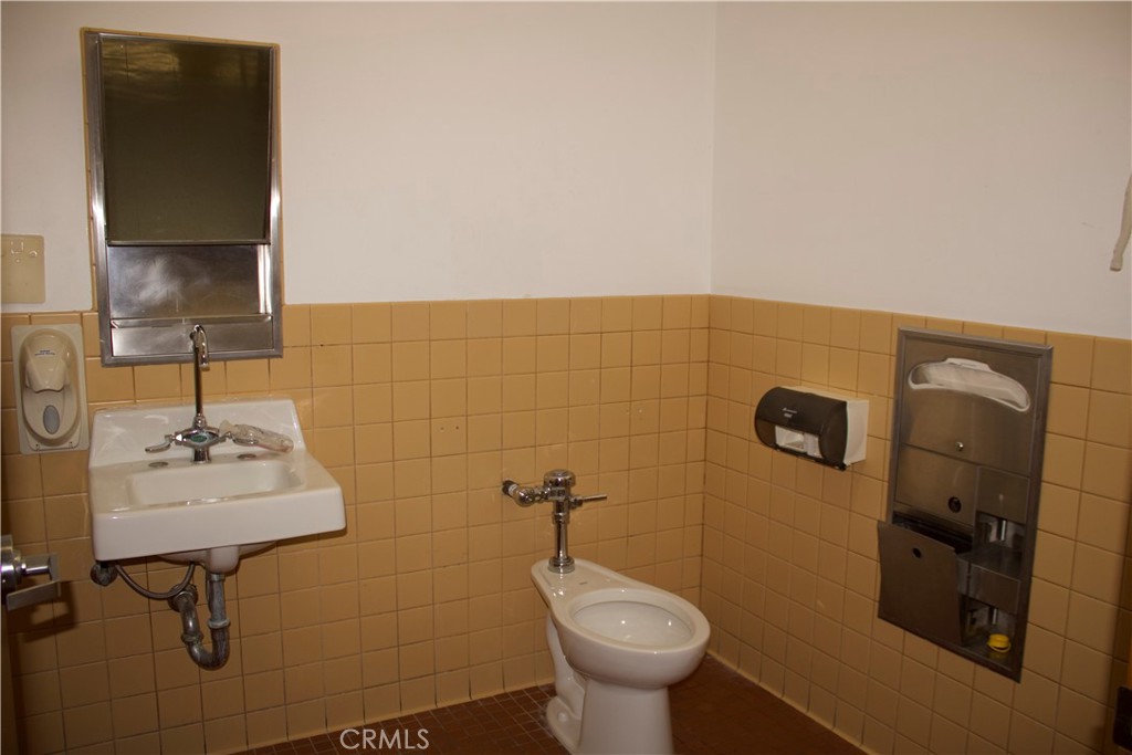 1543 W 8th Street Property Photo 42