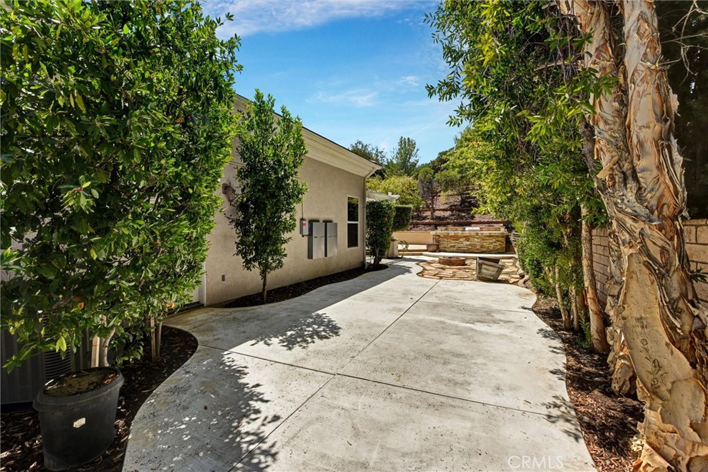 1660 Alamitos Property Photo 46