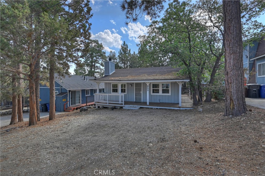 853 Los Angeles Property Photo 3