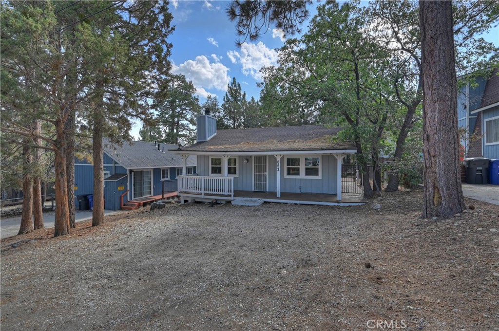 853 Los Angeles Property Photo 3