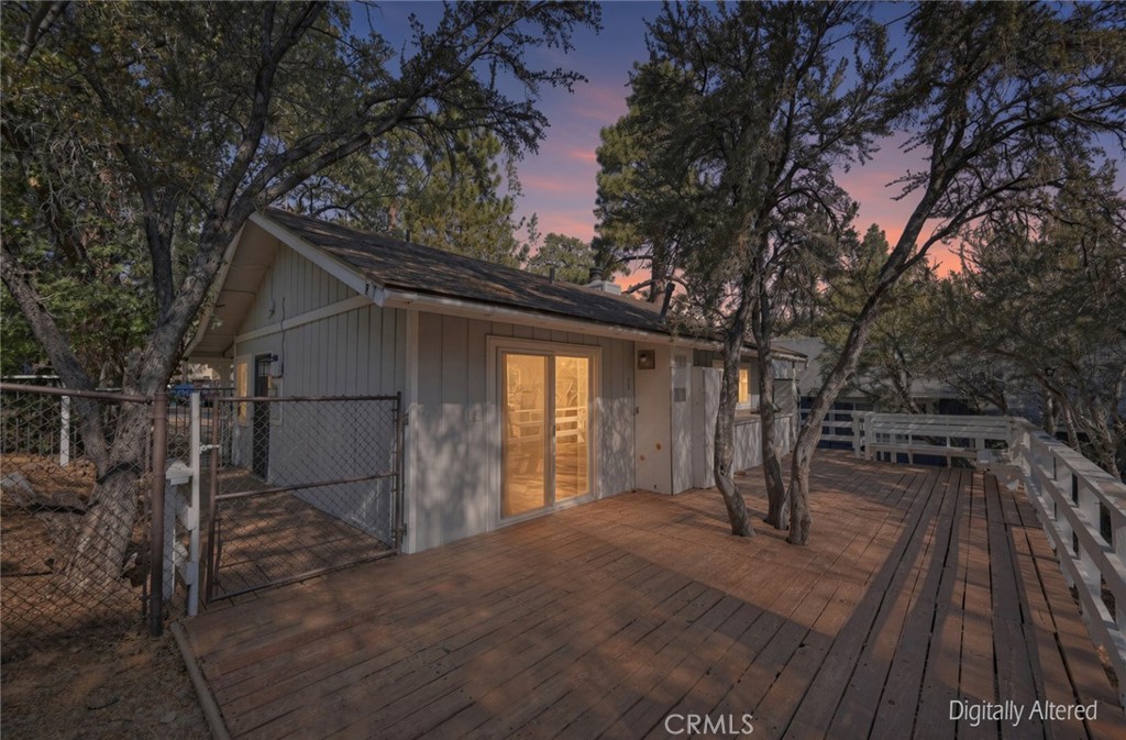 853 Los Angeles Property Photo 4
