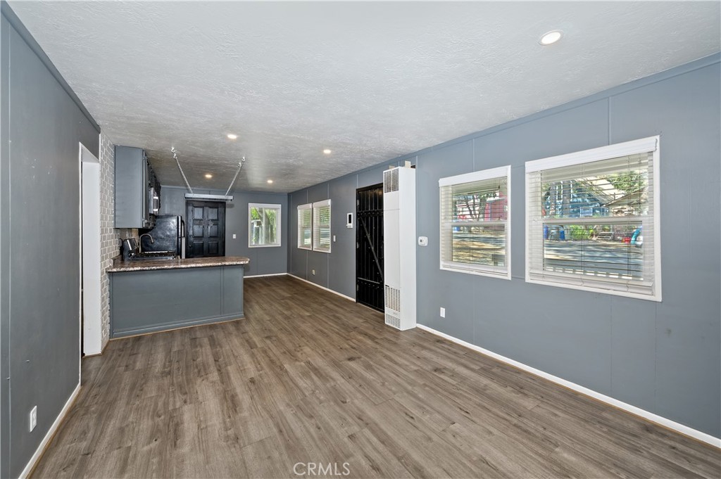 853 Los Angeles Property Photo 8