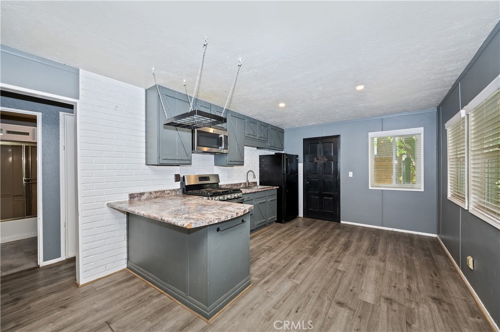 853 Los Angeles Property Photo 9