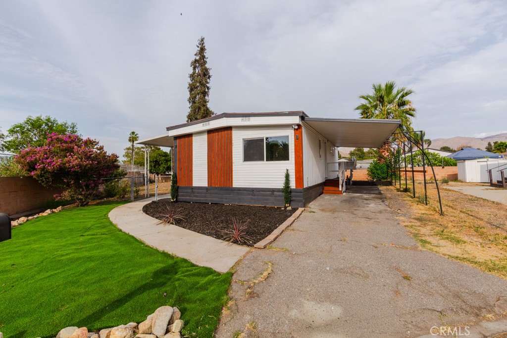 142 Sir Damas Drive Property Photo 2