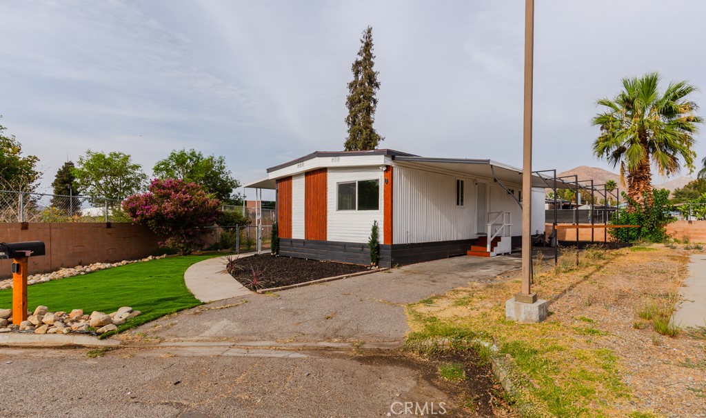 142 Sir Damas Drive Property Photo 4