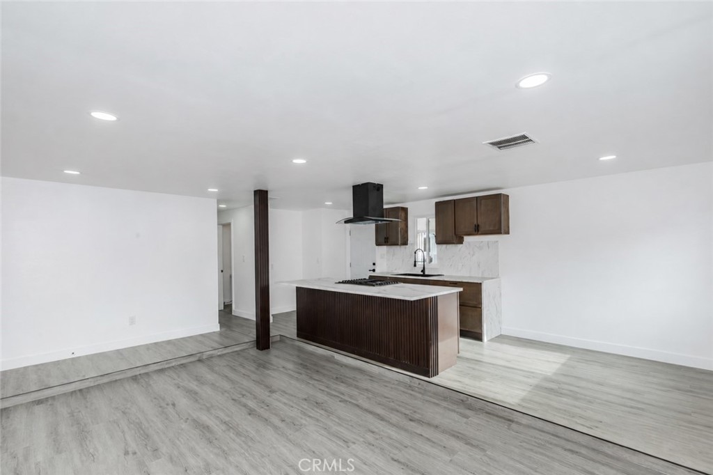 142 Sir Damas Drive Property Photo 6