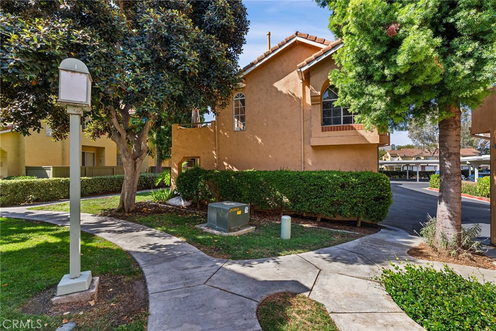 186 Alicante Aisle Property Photo 26