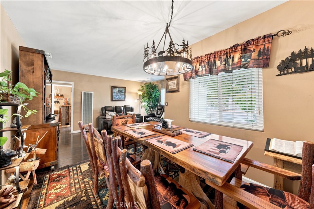 472 Laraine Property Photo 8