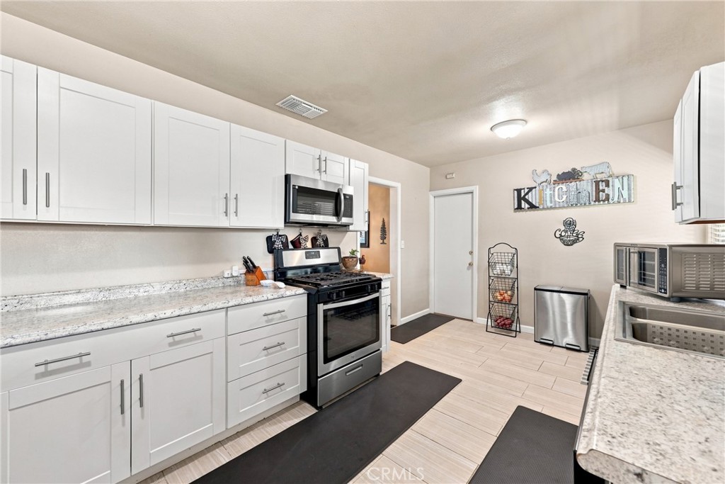 472 Laraine Property Photo 15