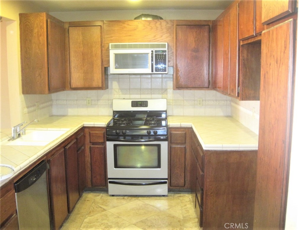 2441 Sylvian Property Photo 2