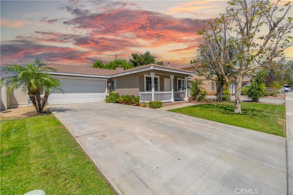 15419 Alosta Property Photo 1
