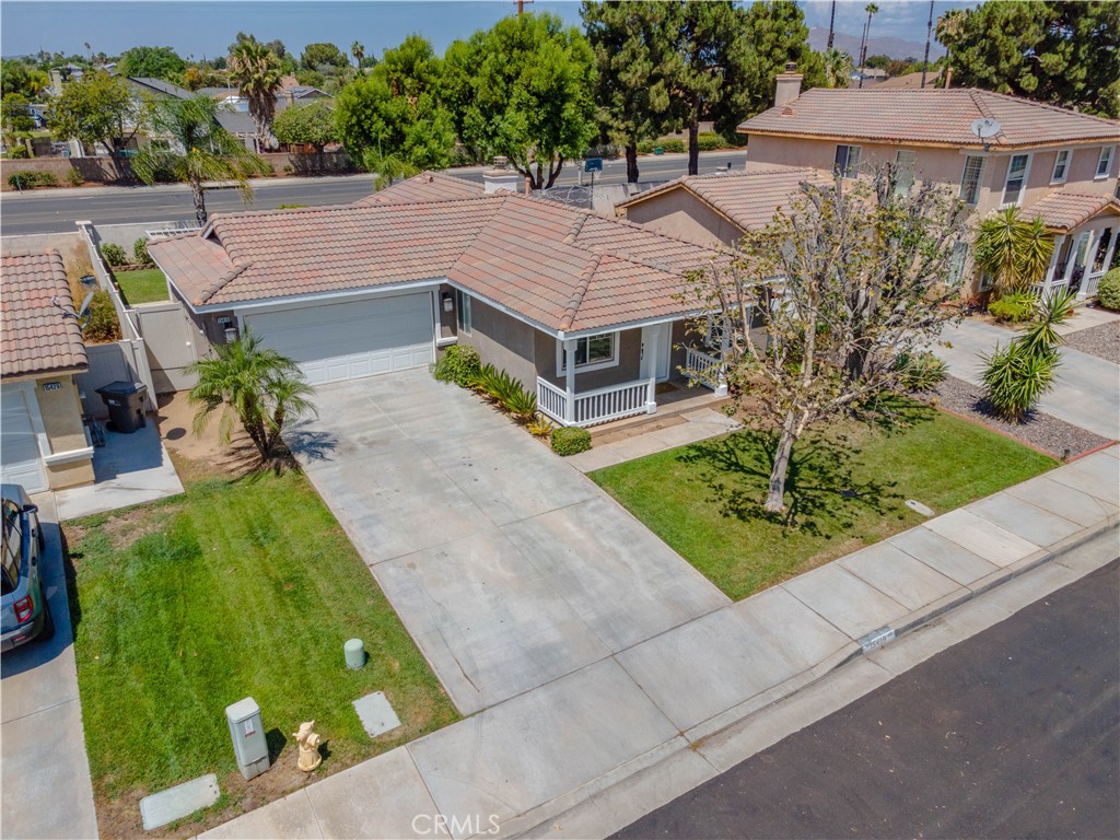15419 Alosta Property Photo 2