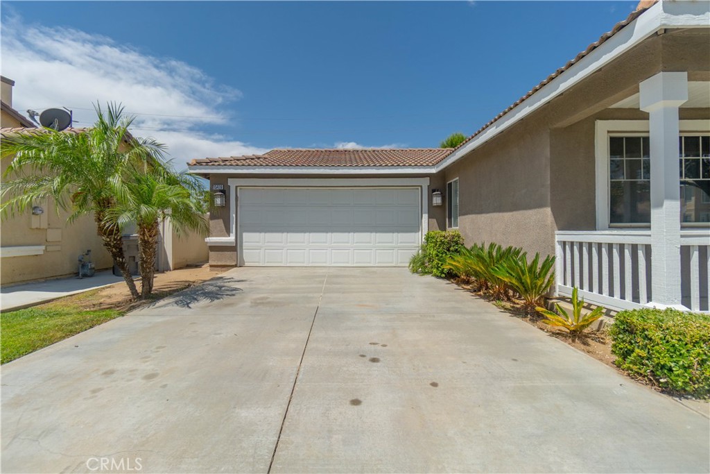 15419 Alosta Property Photo 4