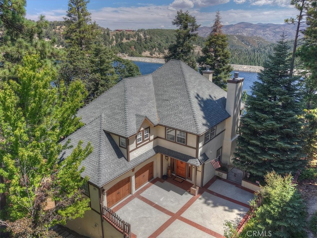 483 Emerald Property Photo 2