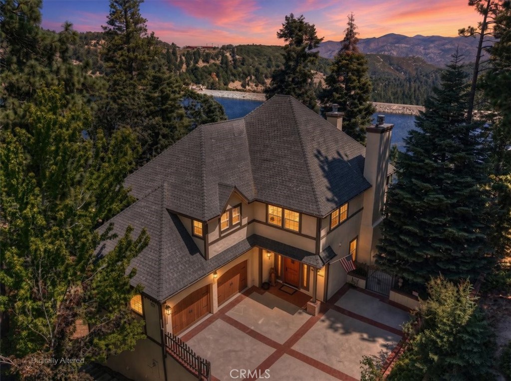 483 Emerald Property Photo 3